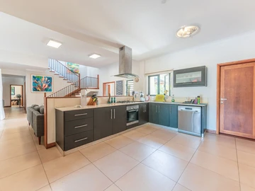 5 Bedroom Villa