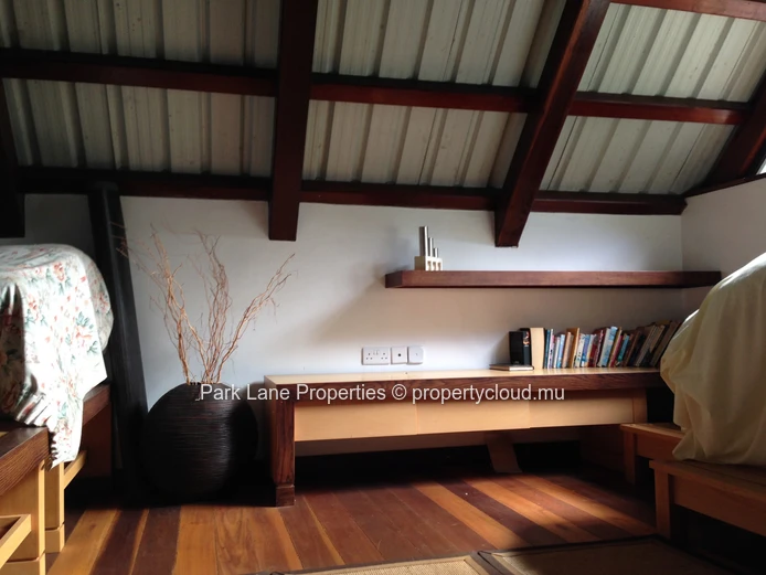 Charming 2-bedroom house in Moka with mountain view