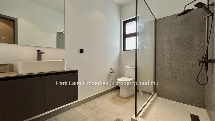 Spacious 3-Bedroom Ground Floor Apartment with Terrace & Plunge Pool in Tamarin