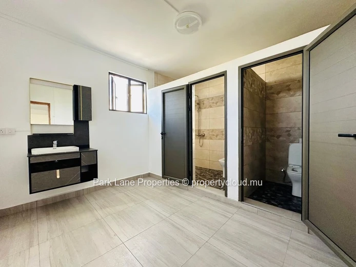 Newly built house for sale in Pereybere!