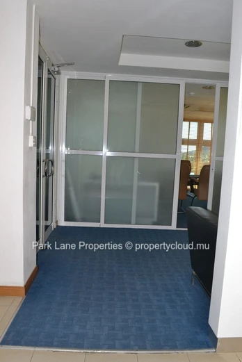 Office Space of 220m2 on 6th Floor with panoramic views & accessibility in Belle Rose