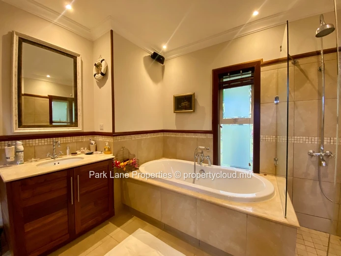 Prestigieuse villa IRS avec vue dégagée et parfaites finitions