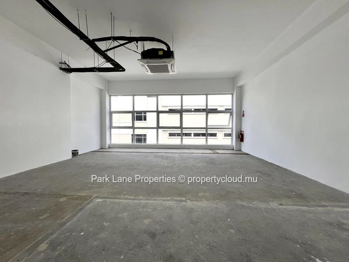 Spacious 371 m² Office or call center space in Ebene with stunning mountain view