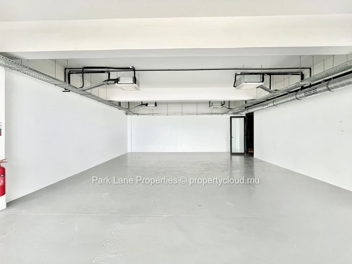 Bureaux Modernes dans le Projet Innovant Nouvelle Usine à Floréal