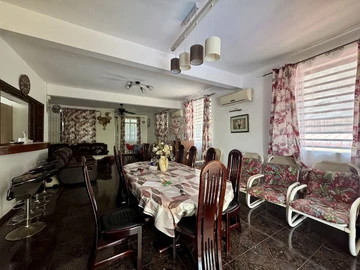 6 Bedroom House