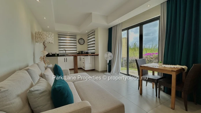 Villa de 4 chambres de style balinaise avec piscine débordante et accès à la plage