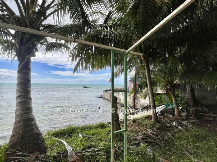 Terrain en bord de mer à vendre – 737 m² à Mahébourg