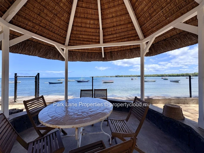 Tamarin at its Best - Family Home and Cottage on the Water's Edge