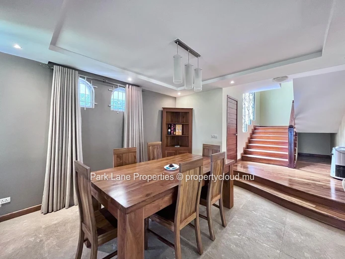 Elegant furnished home renovated recently with pool & garden in prime Floréal Location