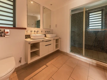 5 Bedroom Villa
