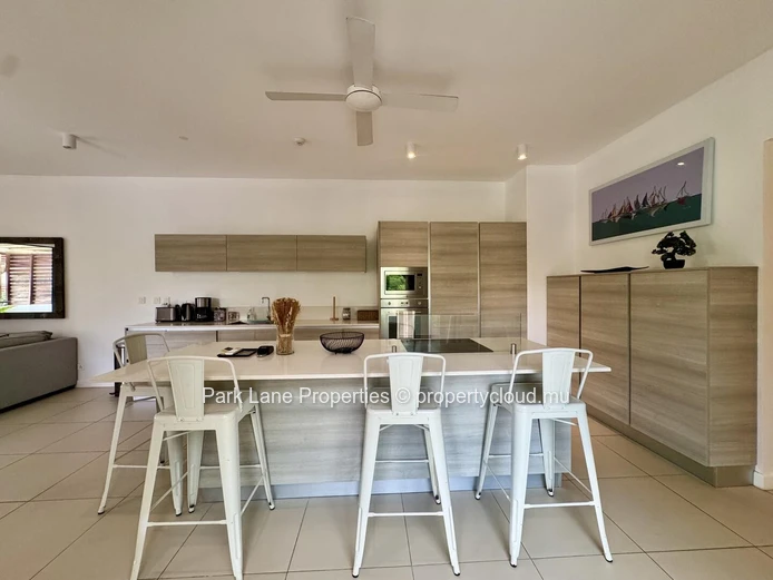 Appartement sur la marina entre la rivière et la montagne