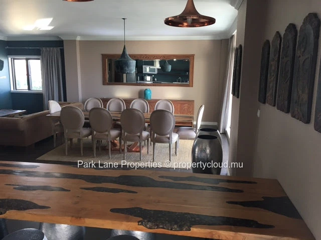 Stunning fully furnished penthouse in Rose Hill – Comfort & elegance in every detail<br/><br/>