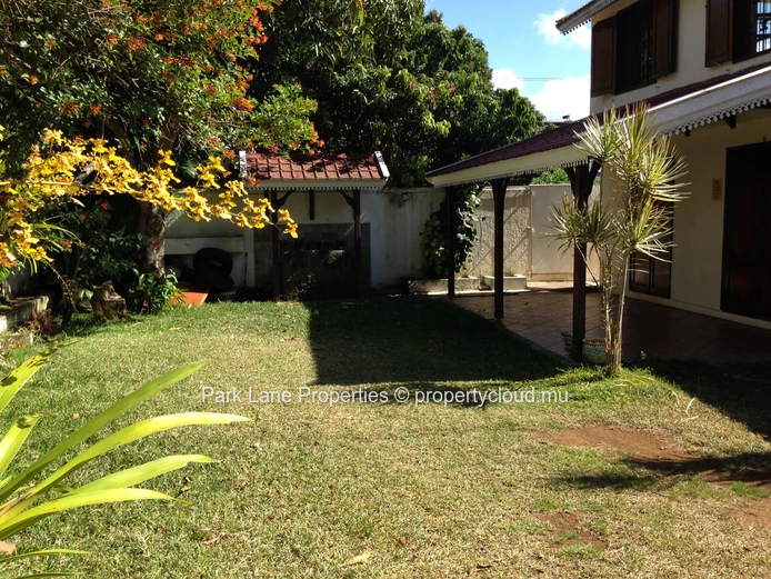 Prime commercial property in Moka – High visibility location ideal for offices or medical centre