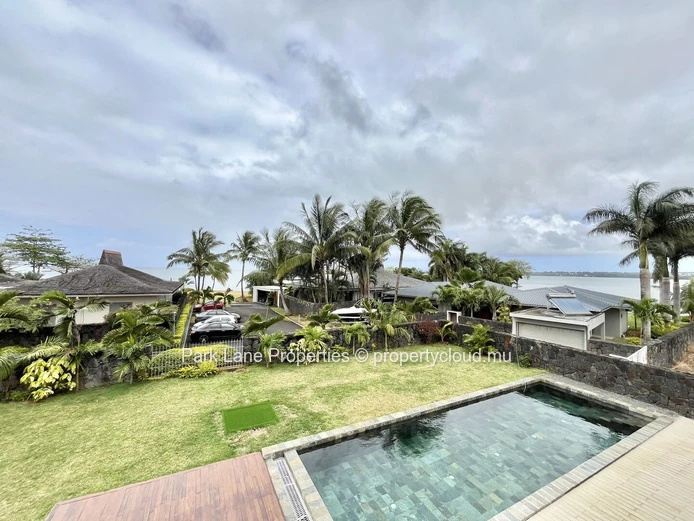 Maison moderne de 450 m² à vendre à Coral Residence, Vieux Grand Port