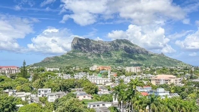 Elegant 330 m² modern residence with breathtaking mountain & sea views