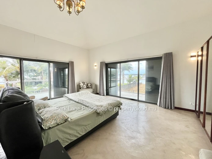 Maison moderne de 450 m² à vendre à Coral Residence, Vieux Grand Port