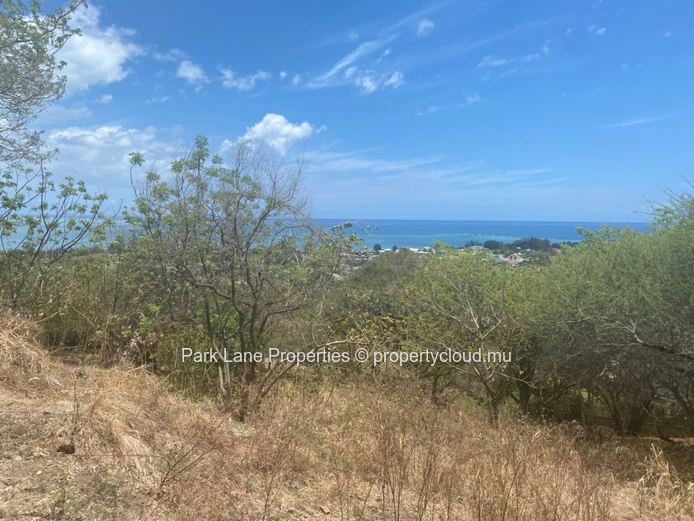 Stunning land  with ocean view, ideal for a project