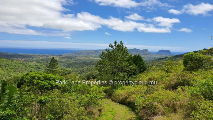 Magnificent and maintained plot with outstanding views