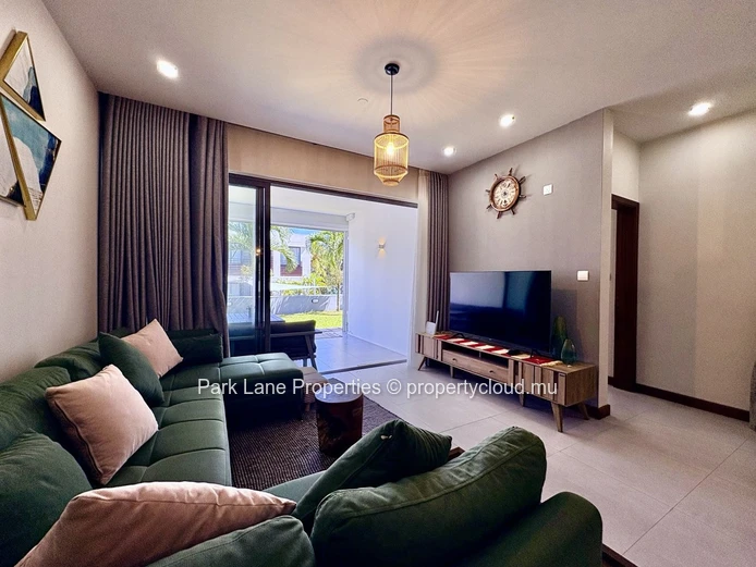 Sea access 3-Bedroom Apartment in Blue Bay with Garden and Pool