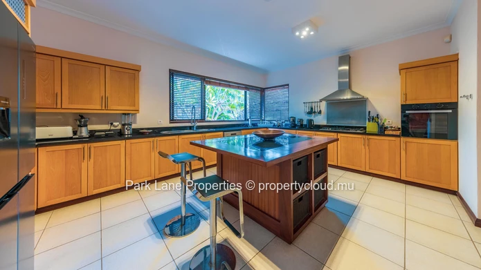 Prestigious 4-Bedroom Villa with Pool, Kiosk & Garden in Tamarina Golf Estate