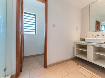 5 Bedroom Villa