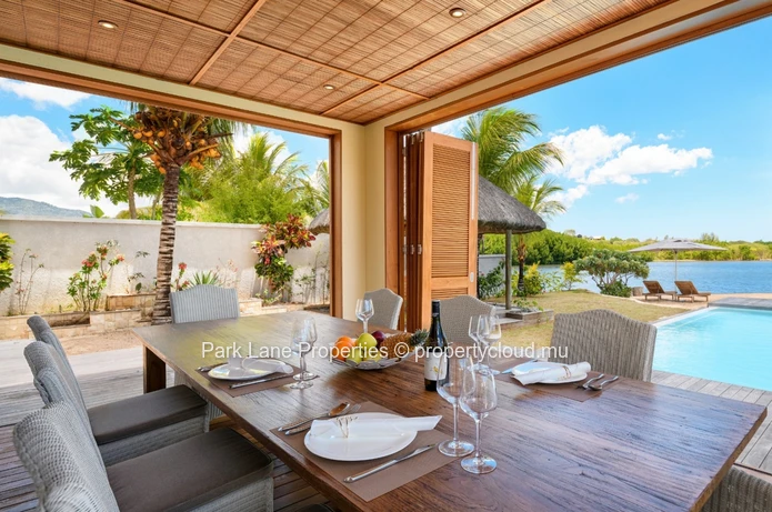 Luxury 5 bedroom marina villa with access and sea views in Mauritius  