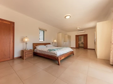 5 Bedroom Villa