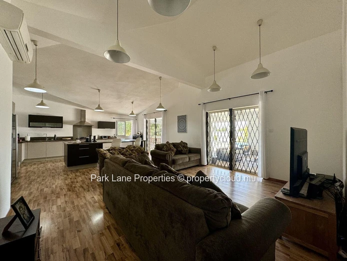 Modern villa in sought after area