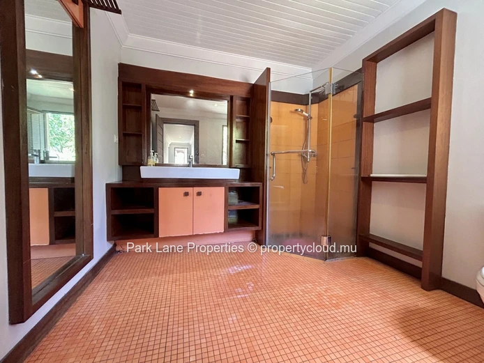 Villa Charmante de Style Colonial avec Cottage d’Invités dans le Domaine Exclusif de Bon Espoir