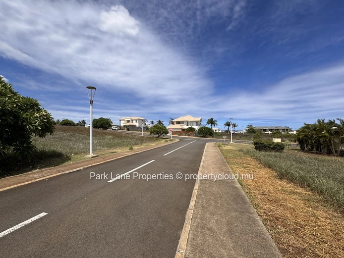 Beautiful lots in Jardins d’Anna 