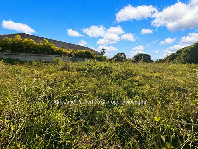 Secure residential land for sale – Pamplemousses, prime location