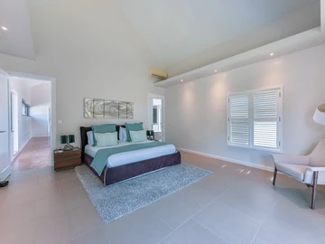 6 Bedroom House