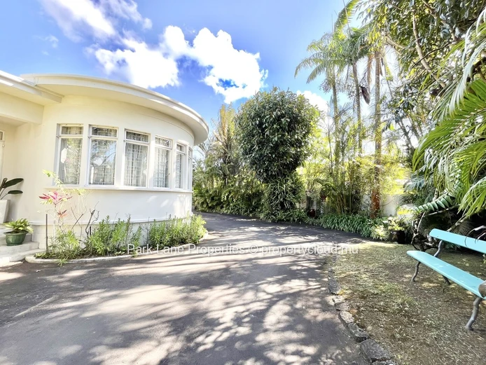 Prime location in Floreal: Versatile 3-bedroom home with great investment potential