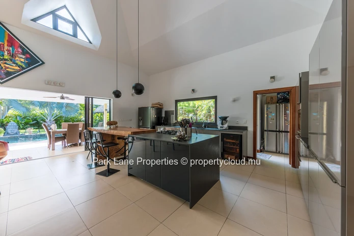Oasis Tropicale: Villa de luxe au pied de la montagne