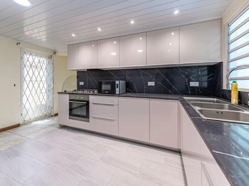 5 Bedroom House
