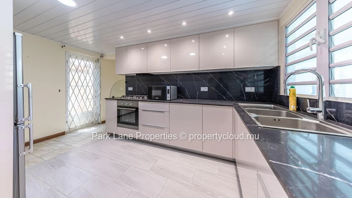Maison rénovée de 5 chambres proche toutes commodités