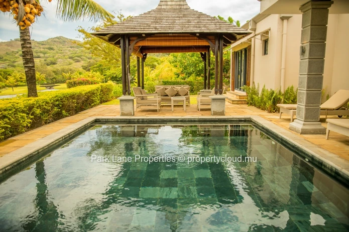 Luxury and affordable 4 bedr villa in the heart of a golf resort on the unspoilt south coast of Mauritius