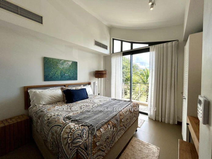 Appartement de Luxe en Bord de Mer avec Vues Imprenables et Piscine Commune à Haute Rive, 800 000 $