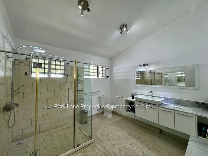 Modern villa in sought after area