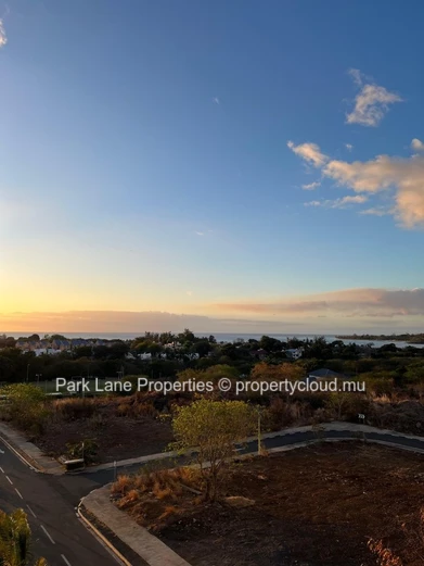Mountain View 80m² Apartment Near All Amenities in Cap Tamarin