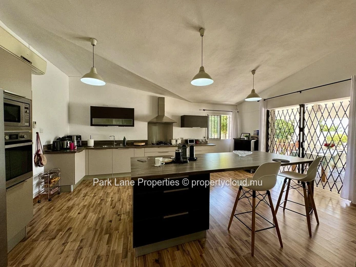 Modern villa in sought after area