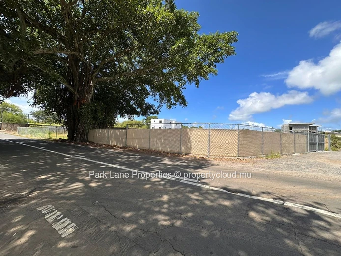 Residential land for sale in Calodyne.