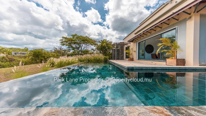 Exceptional IRS villa in contemporary living