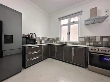 6 Bedroom Apartment