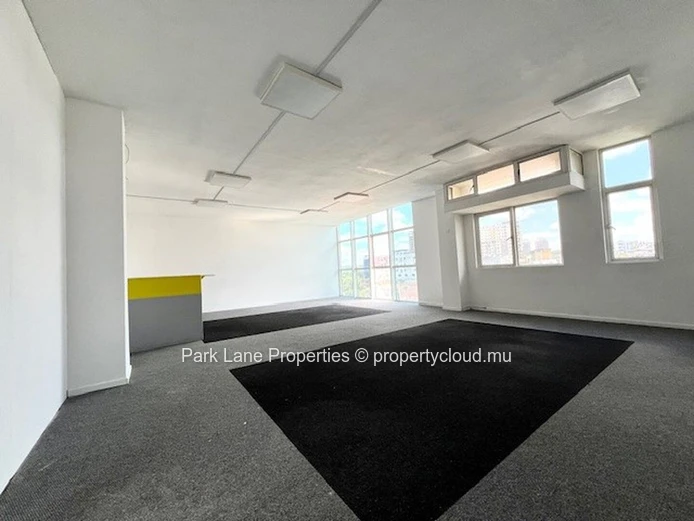 Espace de Bureau Idéal au Cœur d'un Quartier Dynamique