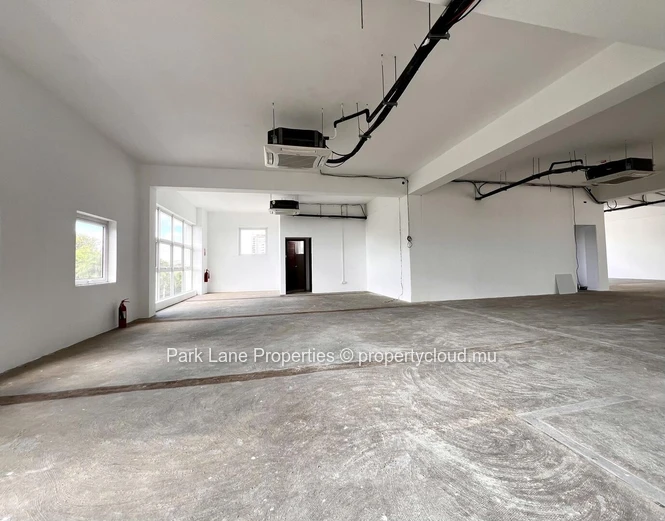 Spacious 371 m² Office or call center space in Ebene with stunning mountain view