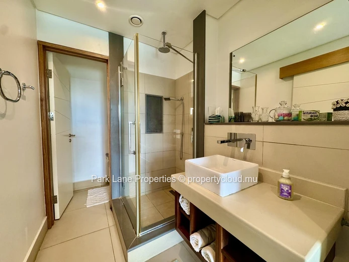 Appartement sur la marina entre la rivière et la montagne