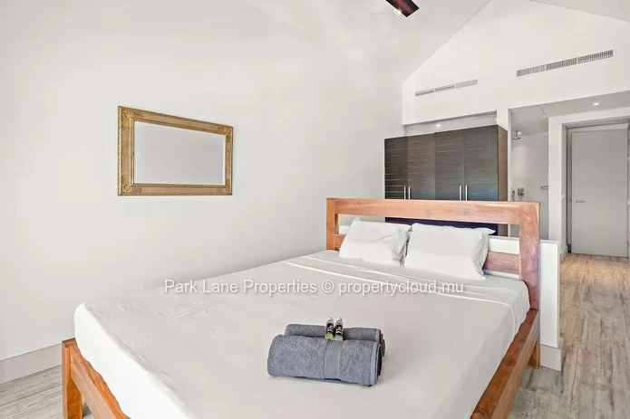 Luxury IRS duplex in Marina!