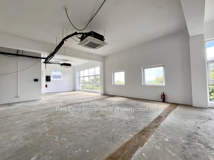 Spacious 371 m² Office or call center space in Ebene with stunning mountain view