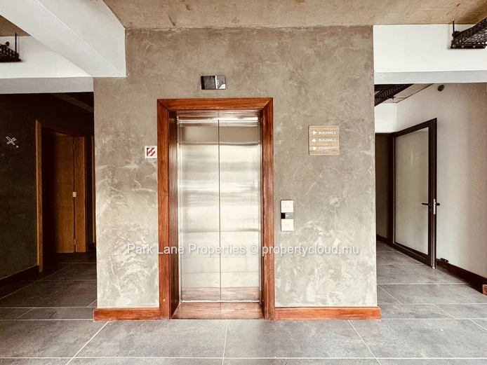 Office space with fibre optic in central Business Park